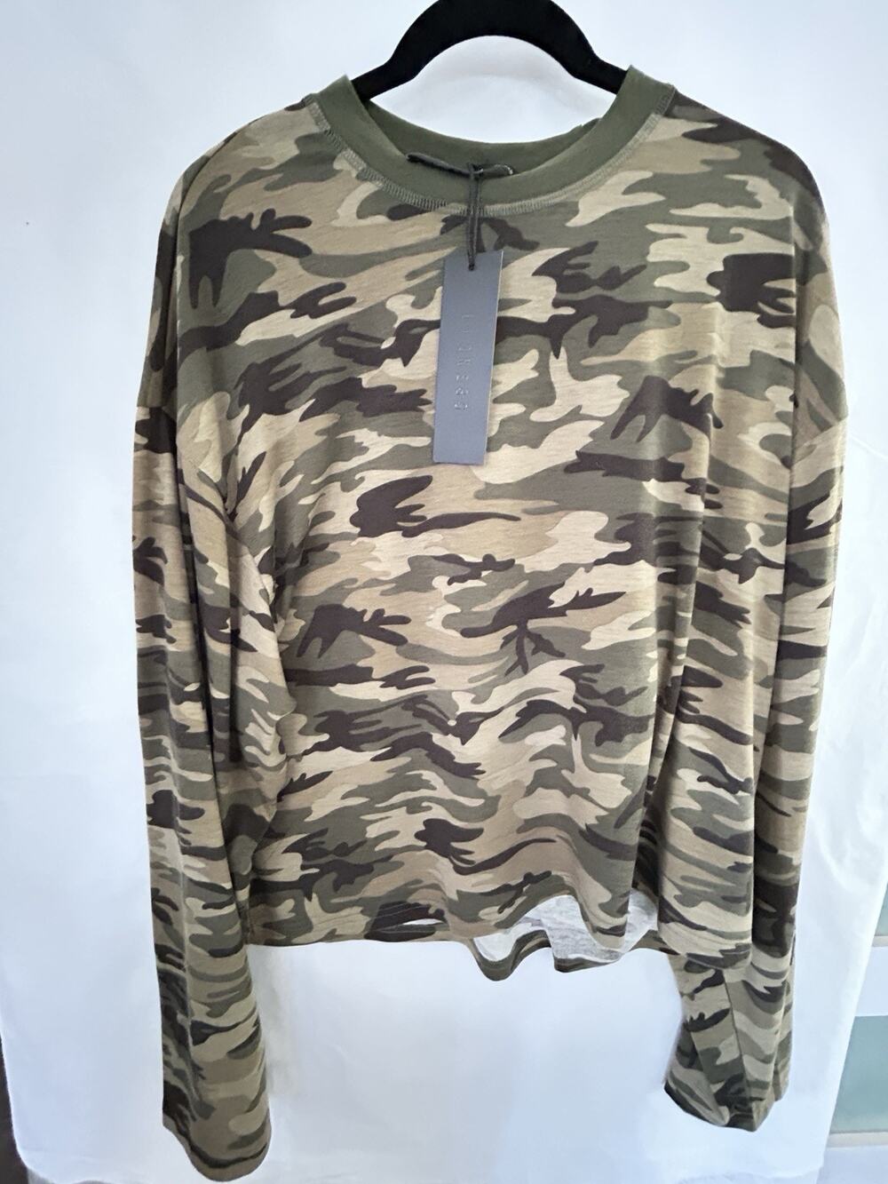 Lioness Camo Long Sleeve T Shirt Sz L